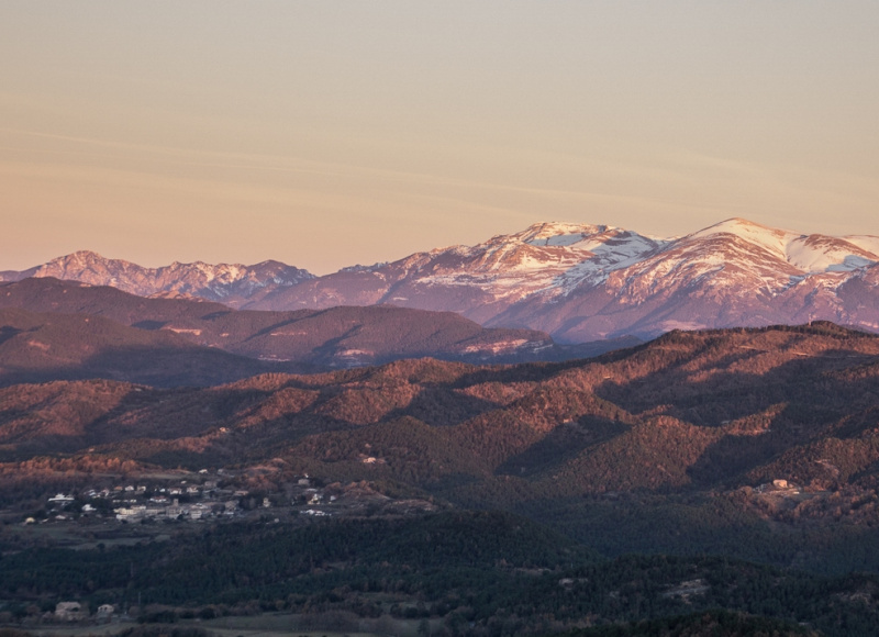 Surt el sol a la Tossa d'Alp i a Alpens